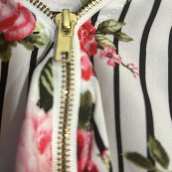 Justify White/Black Striped Floral Front Zipper Dress Size 1x - Picture 5 of 9